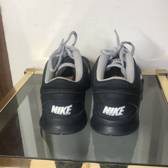 Nike women’s athletic training shoes size 9 - Picture 4 of 11